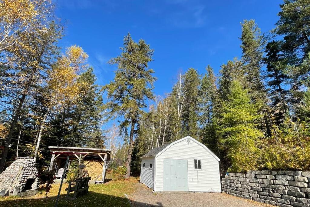 Le Chalet Bleu, Aux Pieds Des Monts-Valin Saint-David-de-Falardeau Exterior photo